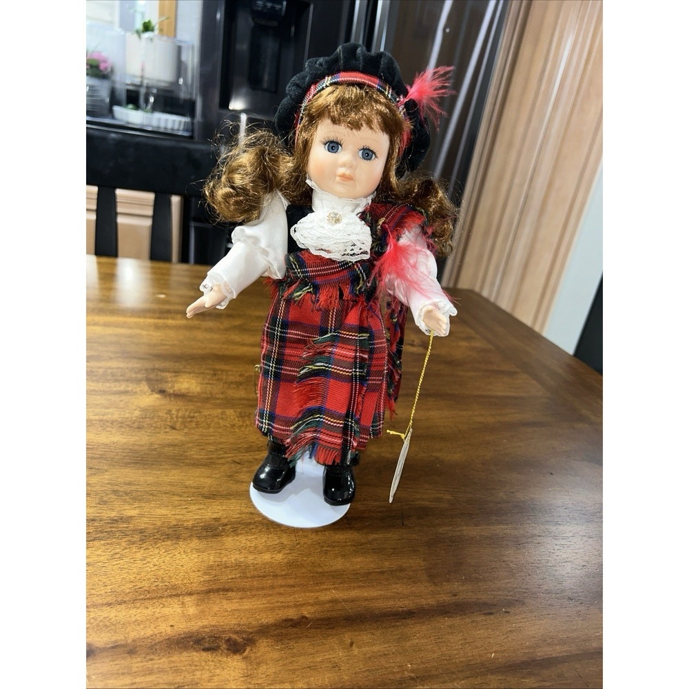 Leonardo Porcelain Collection Doll - Scottish 11" W Stand Red Head‎ Blue Eyes